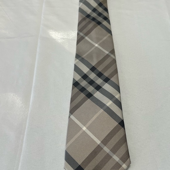 Burberry tie collection - Picture 8 of 8